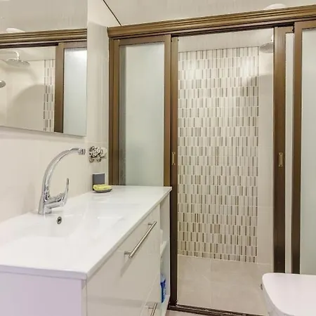 вид на океан, комфорт люкс + ! With Fantastic Ocean Views Lux. شقة